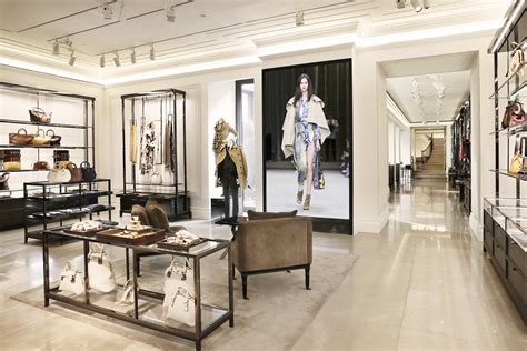 showroom burberry milano
